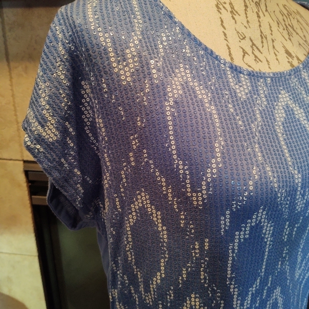 💥3/$20 Crosby Blue Sequence Large Shirt! - Picture 3 of 8